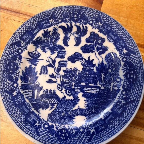 Blue Willow Pattern Dinner Plates - Picture 2 of 3